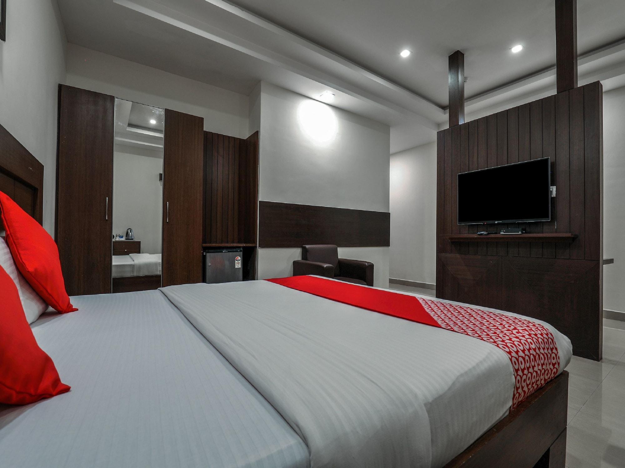 Treebo Trend Hotel Jp Plaza Nampally Hyderabad Bagian luar foto