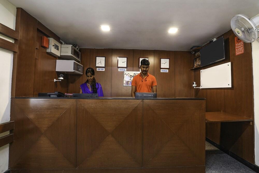 Treebo Trend Hotel Jp Plaza Nampally Hyderabad Bagian luar foto