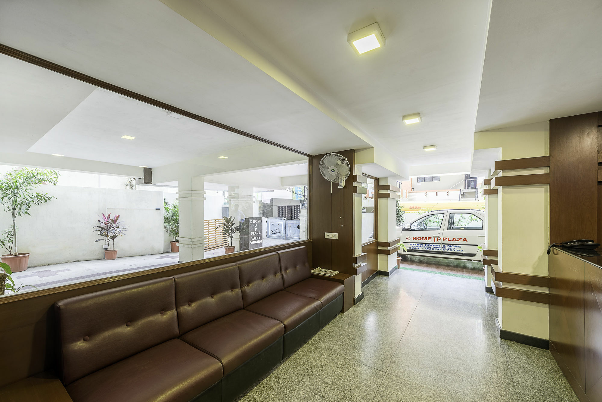 Treebo Trend Hotel Jp Plaza Nampally Hyderabad Bagian luar foto