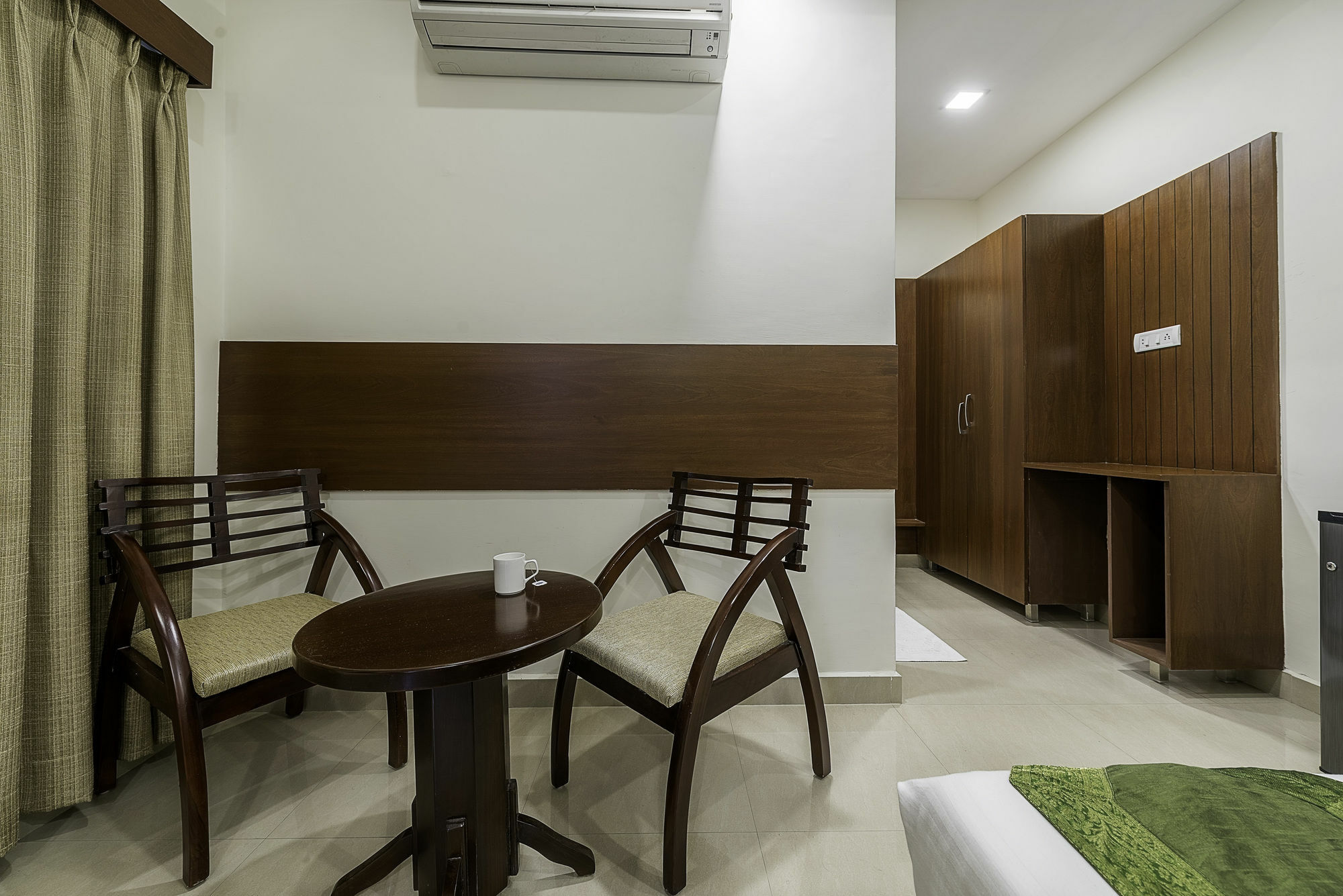 Treebo Trend Hotel Jp Plaza Nampally Hyderabad Bagian luar foto