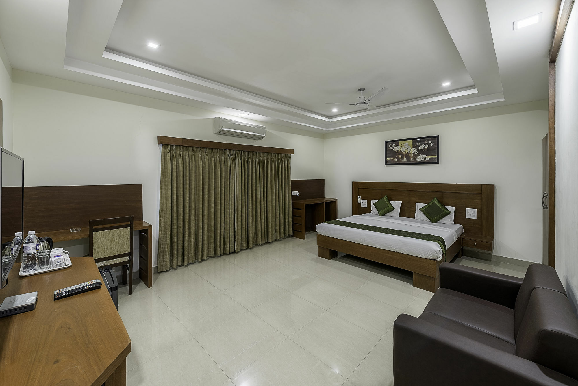 Treebo Trend Hotel Jp Plaza Nampally Hyderabad Bagian luar foto