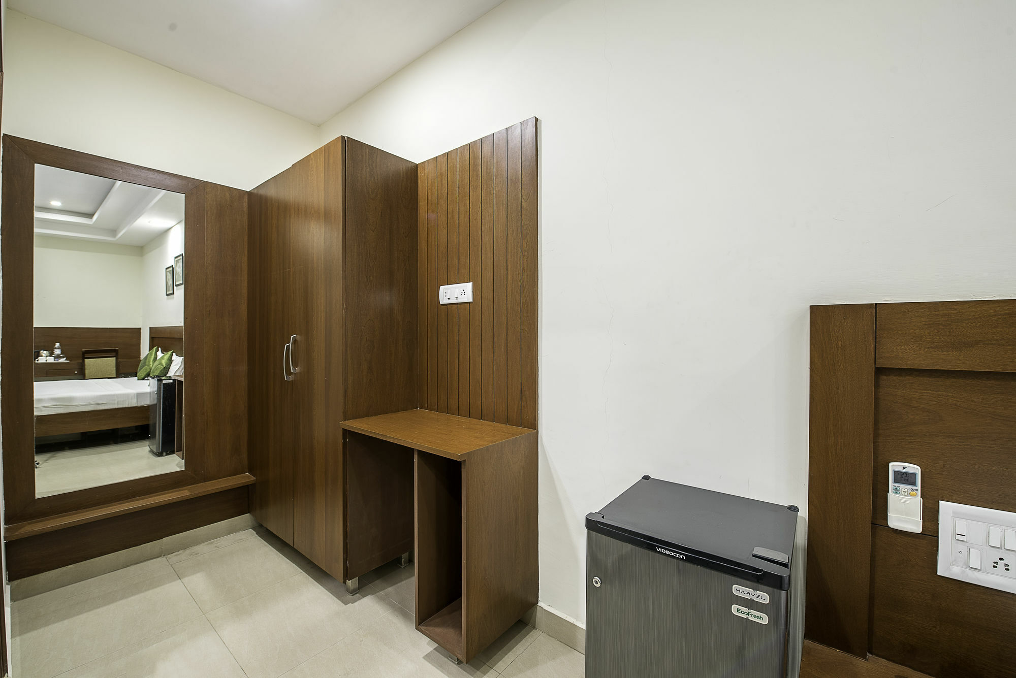 Treebo Trend Hotel Jp Plaza Nampally Hyderabad Bagian luar foto