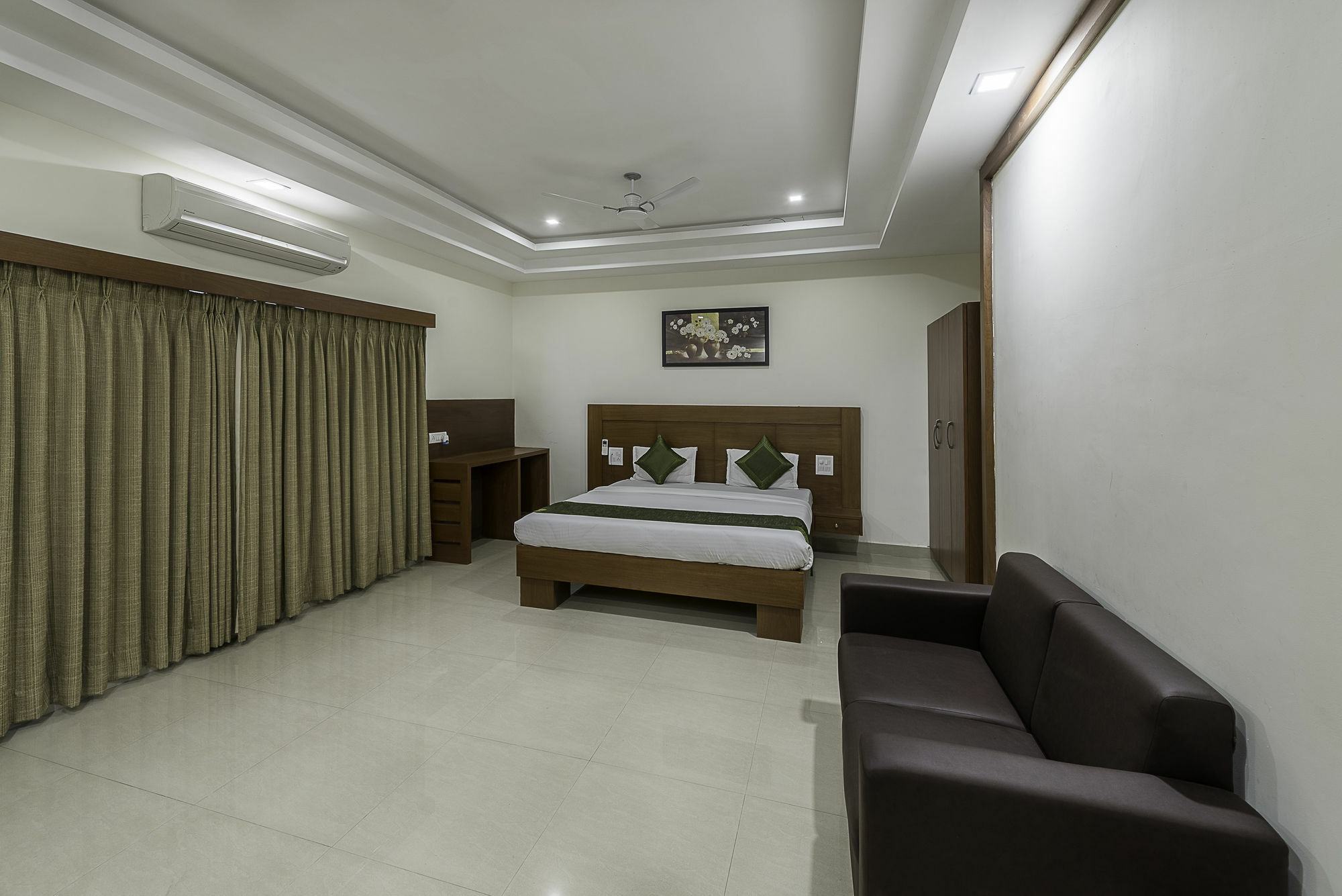 Treebo Trend Hotel Jp Plaza Nampally Hyderabad Bagian luar foto