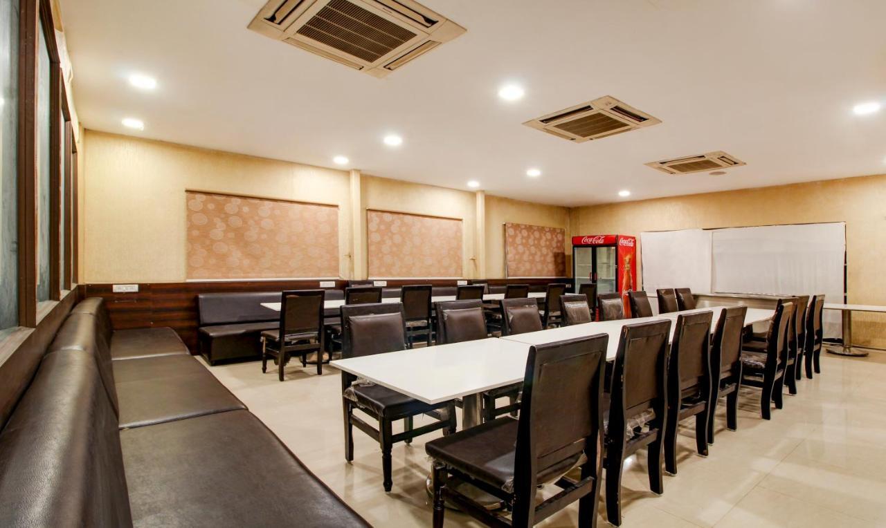 Treebo Trend Hotel Jp Plaza Nampally Hyderabad Bagian luar foto