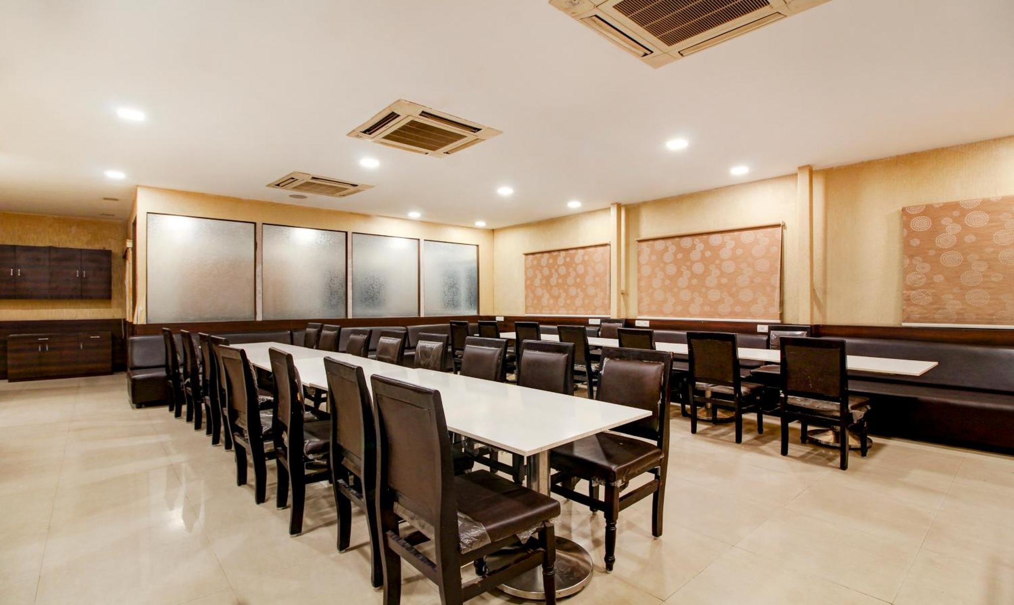 Treebo Trend Hotel Jp Plaza Nampally Hyderabad Bagian luar foto