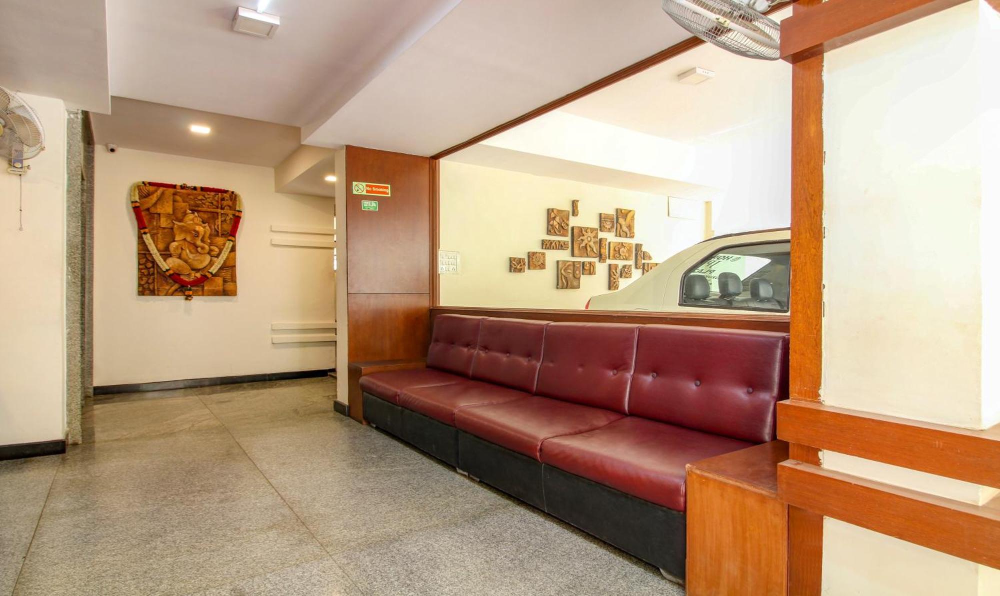 Treebo Trend Hotel Jp Plaza Nampally Hyderabad Bagian luar foto