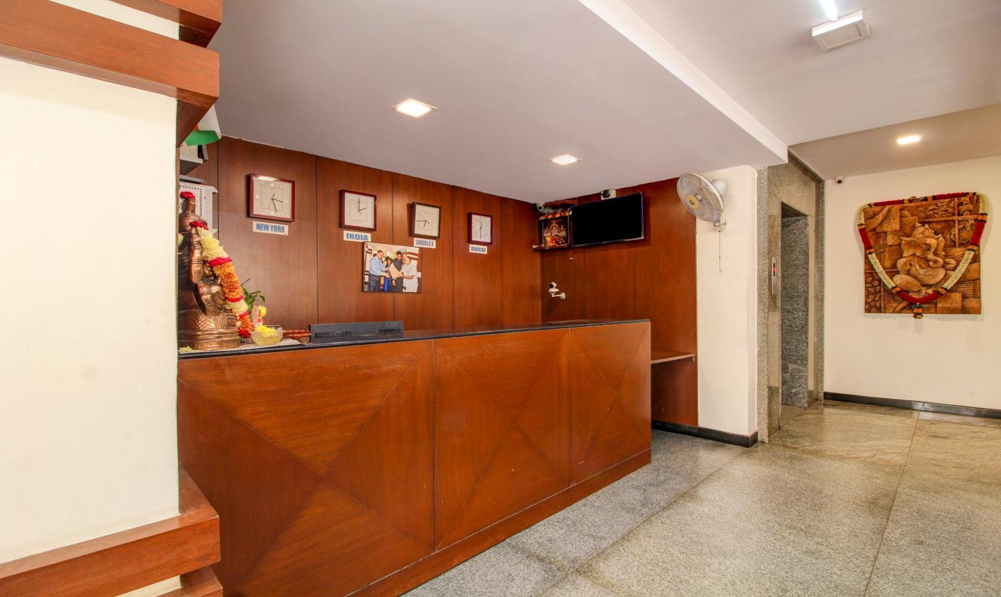Treebo Trend Hotel Jp Plaza Nampally Hyderabad Bagian luar foto