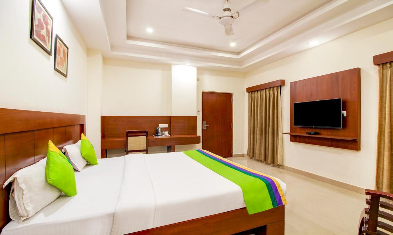 Treebo Trend Hotel Jp Plaza Nampally Hyderabad Bagian luar foto