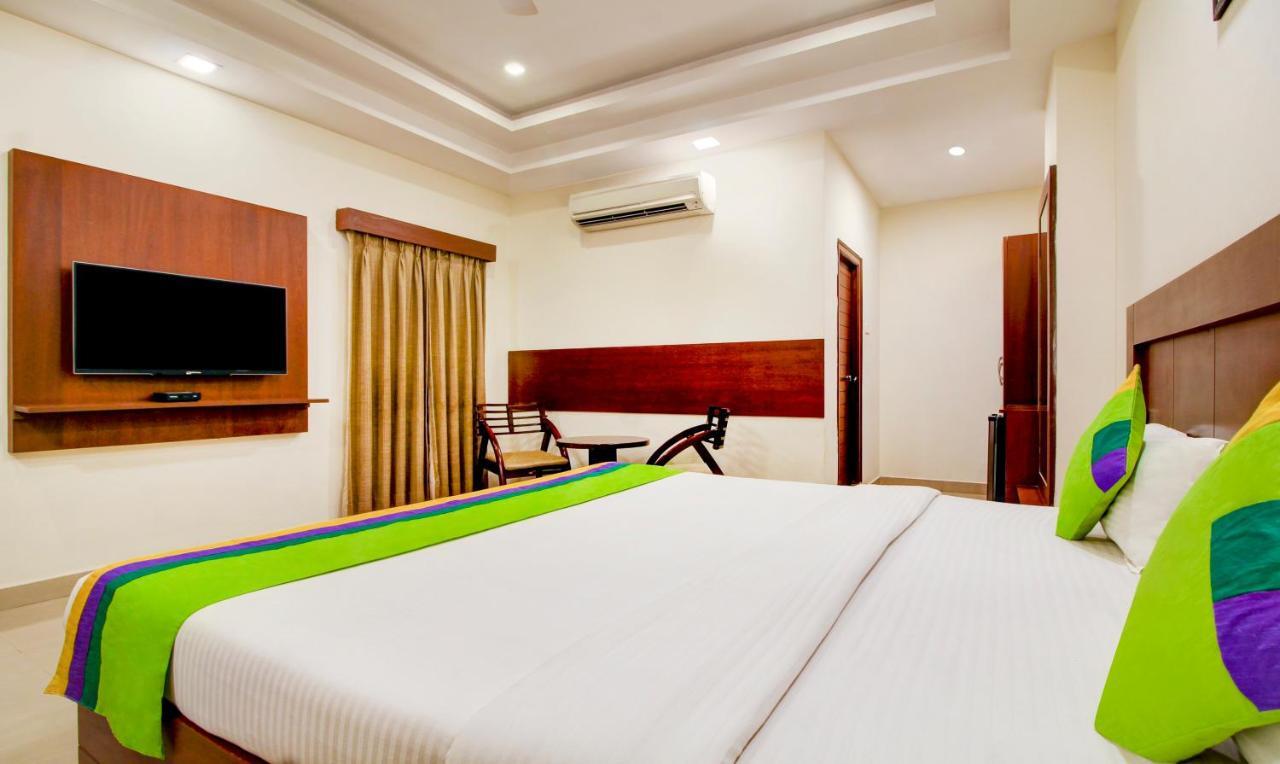Treebo Trend Hotel Jp Plaza Nampally Hyderabad Bagian luar foto