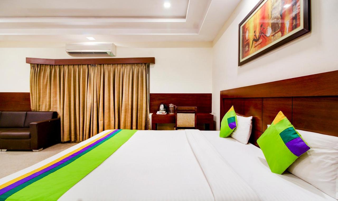 Treebo Trend Hotel Jp Plaza Nampally Hyderabad Bagian luar foto