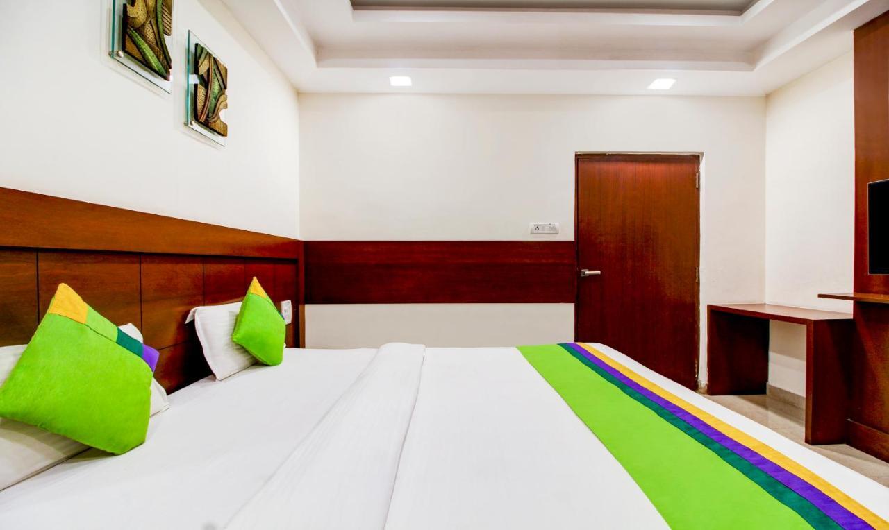 Treebo Trend Hotel Jp Plaza Nampally Hyderabad Bagian luar foto